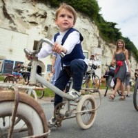 Un enfant sur un vélo lors du Anjou Vélo Vintage