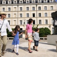 Une famille en sortie a angers