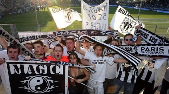 Des supporters du SCO d'Angers lors de l'affiche SCO - PSG en Demi-finale de Coupe de France