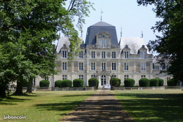 Château à Soulaire et Bourg